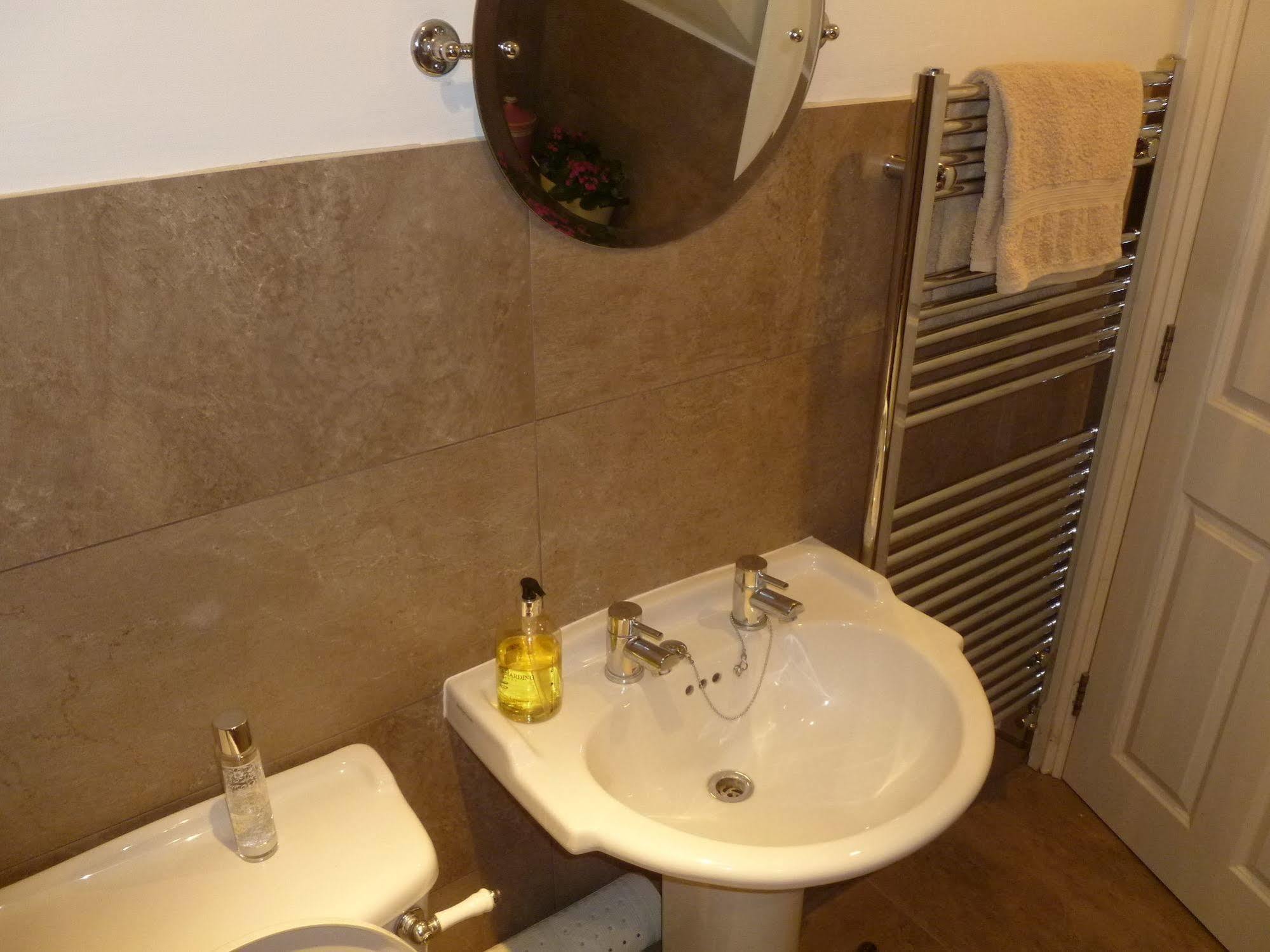 Laurel House Bed and Breakfast Τσέλτενχαμ Εξωτερικό φωτογραφία